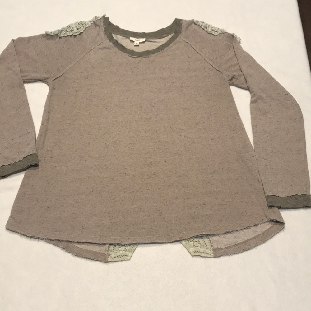 Women’s sweat shirt with crochet accents